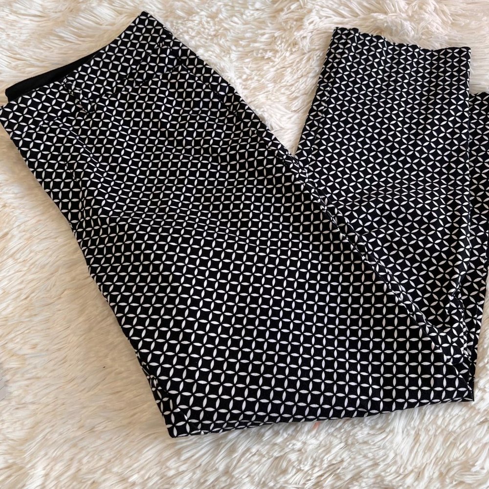 A.n.a women cropped Patterned slim‎ pants size 6